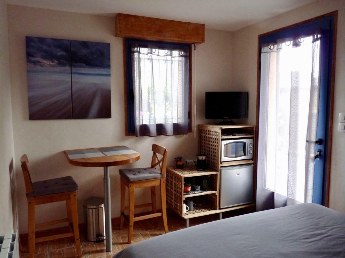 Suite A 800M De La Plage Saint-Lunaire Exteriör bild